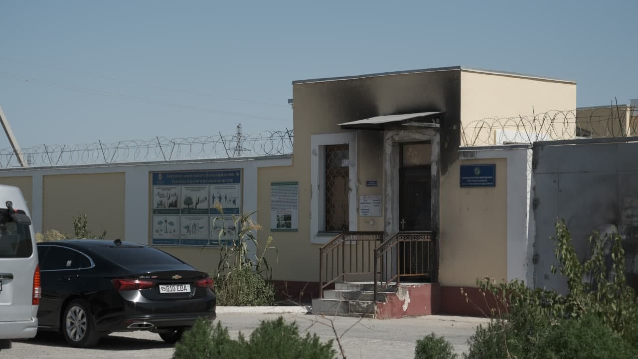 Komissiya aʼzolari 15 kunlik maʼmuriy jazo o‘taladigan maxsus qabulxonani borib ko‘rdi