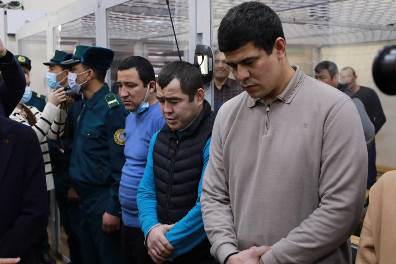 Buxoro sudida 22 ayblanuvchiga nisbatan sud hukmi o‘qib eshittirildi