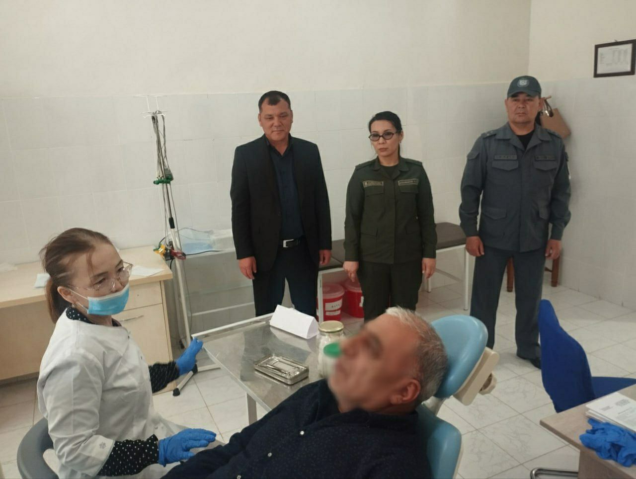 Nukusdagi 2-son Tergov hibsxonasida saqlanayotgan shaxslar chuqurlashtirilgan tibbiy ko‘rikdan o‘tkazildi